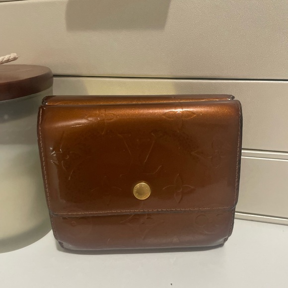 Louis Vuitton monogram Vernis Elise wallet in Carmel Gold - Picture 5 of 16